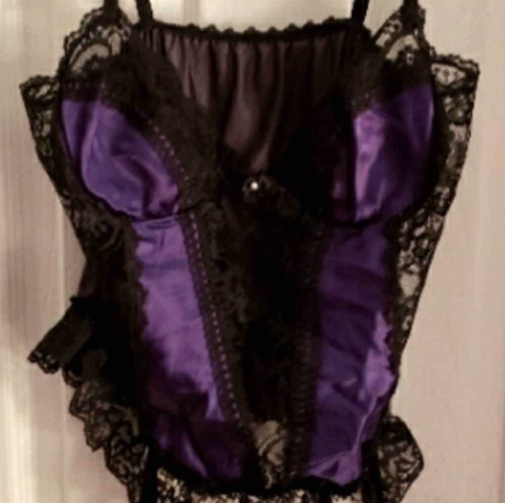 Cami Stocking 4 Garter Purple Satin Black Lace Midnight Hour Size M NWOT - Picture 7 of 7